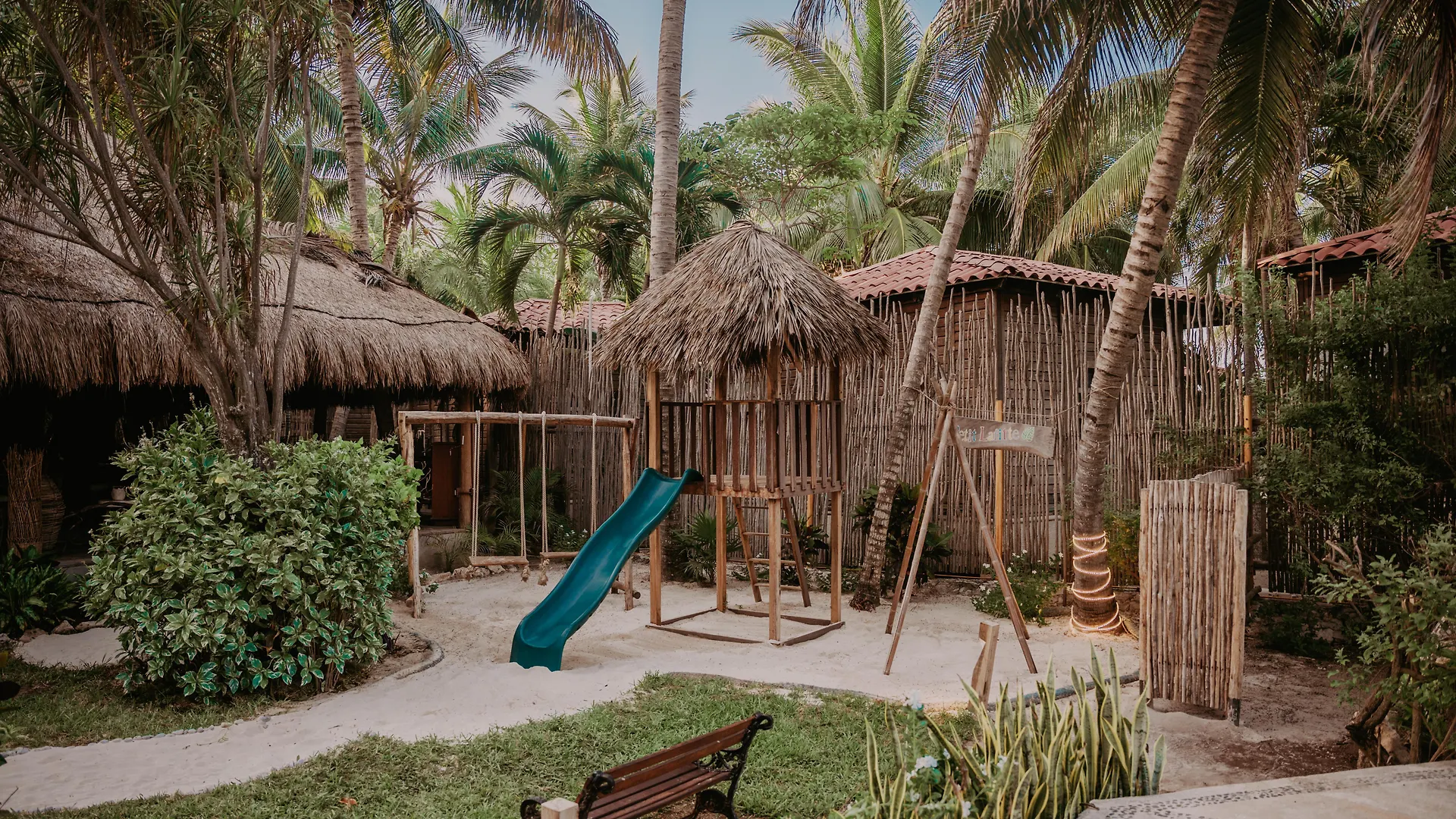 Petit Lafitte Beach Front Hotel & Bungalows Плая-дель-Кармен